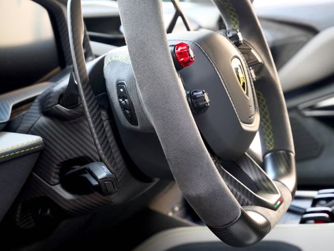 Used 2025 Lamborghini Revuelto AWD/4WD image 26