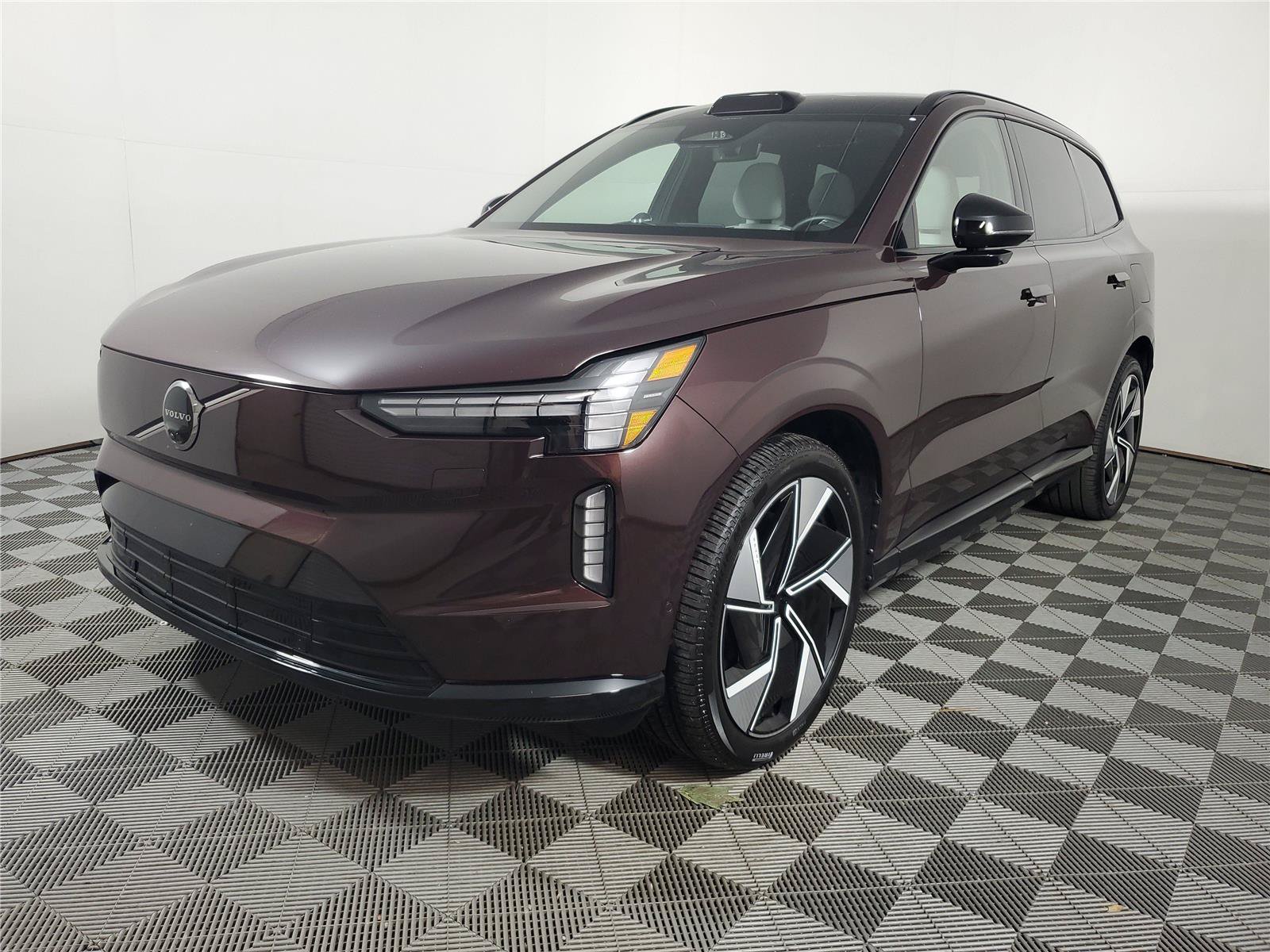 Certified 2025 Volvo EX90 Ultra AWD/4WD image 3