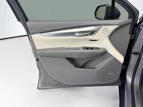 Used 2017 Cadillac XT5 Luxury w/ Driver Awareness Package FWD image 22