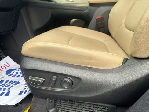 Used 2024 Toyota Sienna XLE image 7