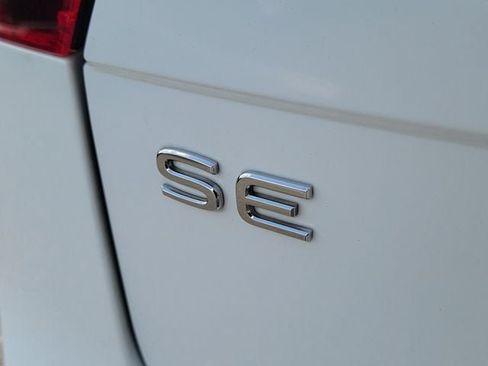 Used 2024 Volkswagen Tiguan SE AWD/4WD image 6