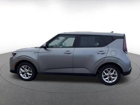 Used 2025 Kia Soul LX w/ LX Technology Package FWD image 10