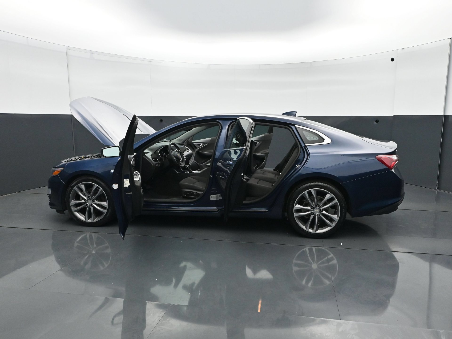 Used 2021 Chevrolet Malibu LT FWD image 30