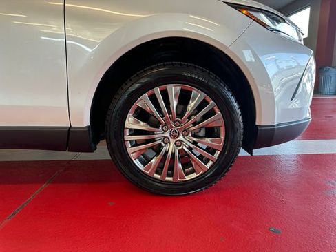 Certified 2024 Toyota Venza Limited AWD/4WD image 28