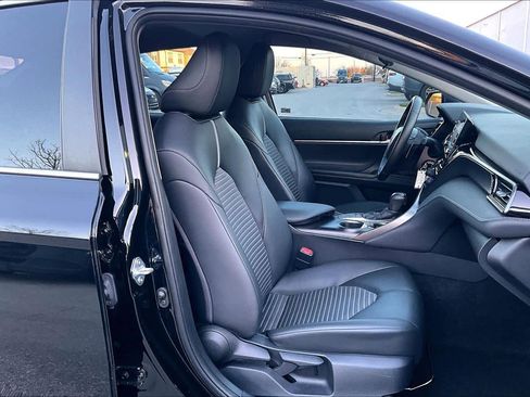 Used 2022 Toyota Camry SE image 8