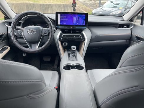 Used 2024 Toyota Venza XLE image 25