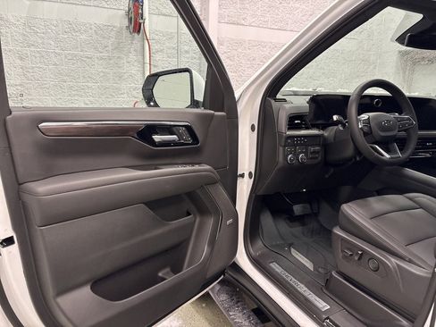 New 2026 Chevrolet Suburban Z71 w/ Comfort Package image 12