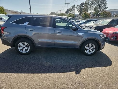 Used 2023 Kia Sorento LX FWD image 17