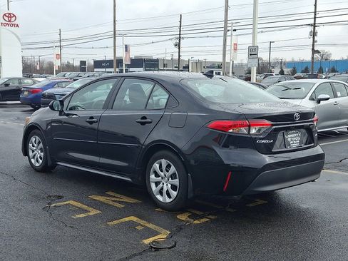 Used 2024 Toyota Corolla LE image 4