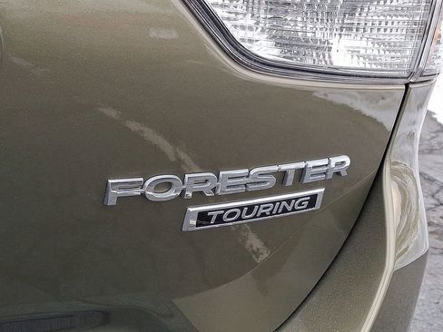 Used 2023 Subaru Forester Touring AWD/4WD image 16