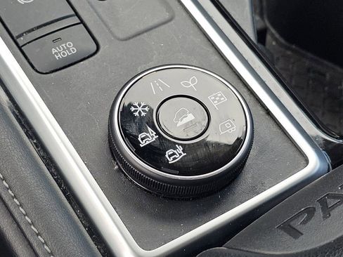 Used 2022 Nissan Pathfinder SL AWD/4WD image 9