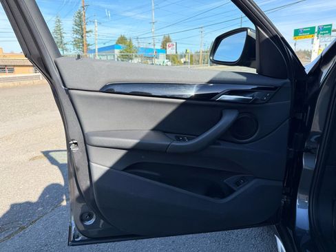 Used 2017 BMW X1 xDrive28i image 11