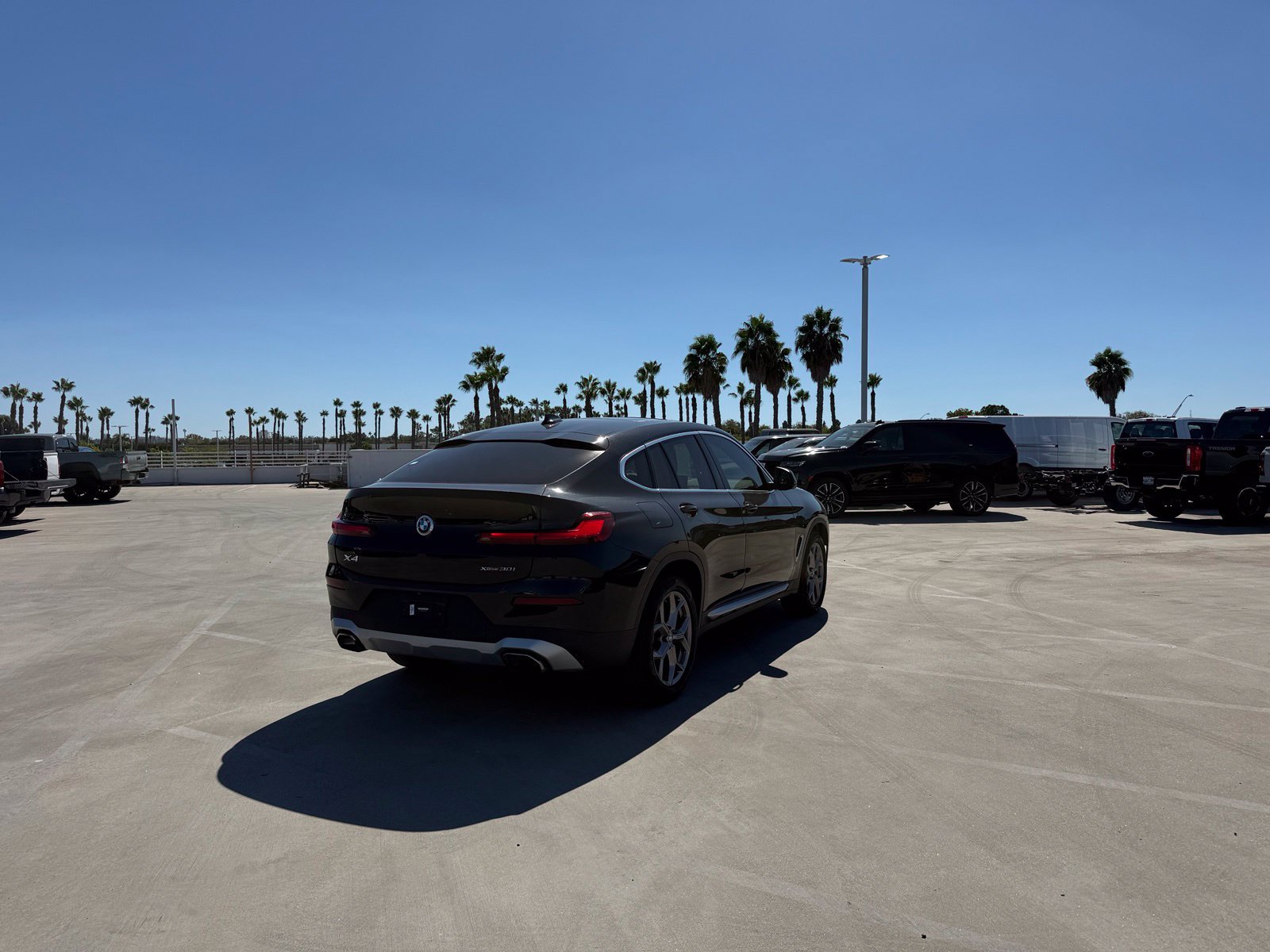 Used 2022 BMW X4 xDrive30i AWD/4WD image 3