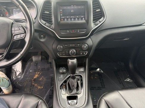 Used 2021 Jeep Cherokee Latitude Plus AWD/4WD image 17
