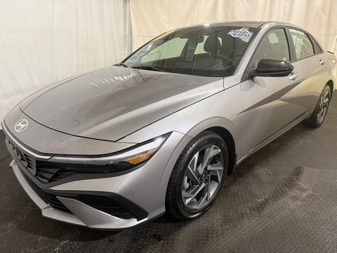 Certified 2025 Hyundai Elantra Sport w/ Cargo Package image 6