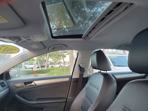 Used 2017 Volkswagen Jetta SE image 15