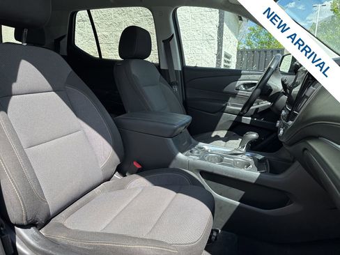 Used 2020 Chevrolet Traverse LT image 9