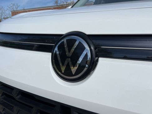 Used 2025 Volkswagen Tiguan SE image 10