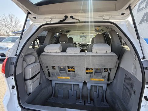 Used 2012 Toyota Sienna LE image 14