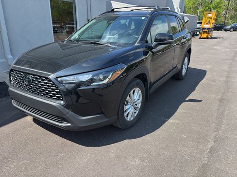 Certified 2024 Toyota Corolla Cross LE w/ Moonroof Package image 2