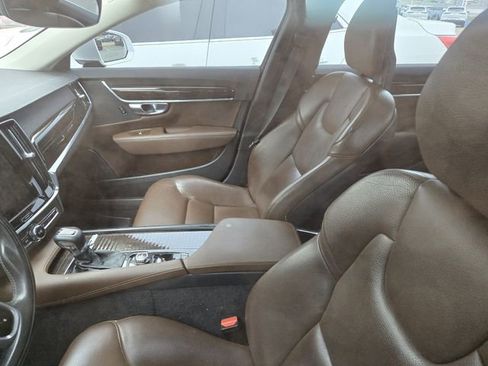 Used 2018 Volvo S90 T5 Momentum image 3