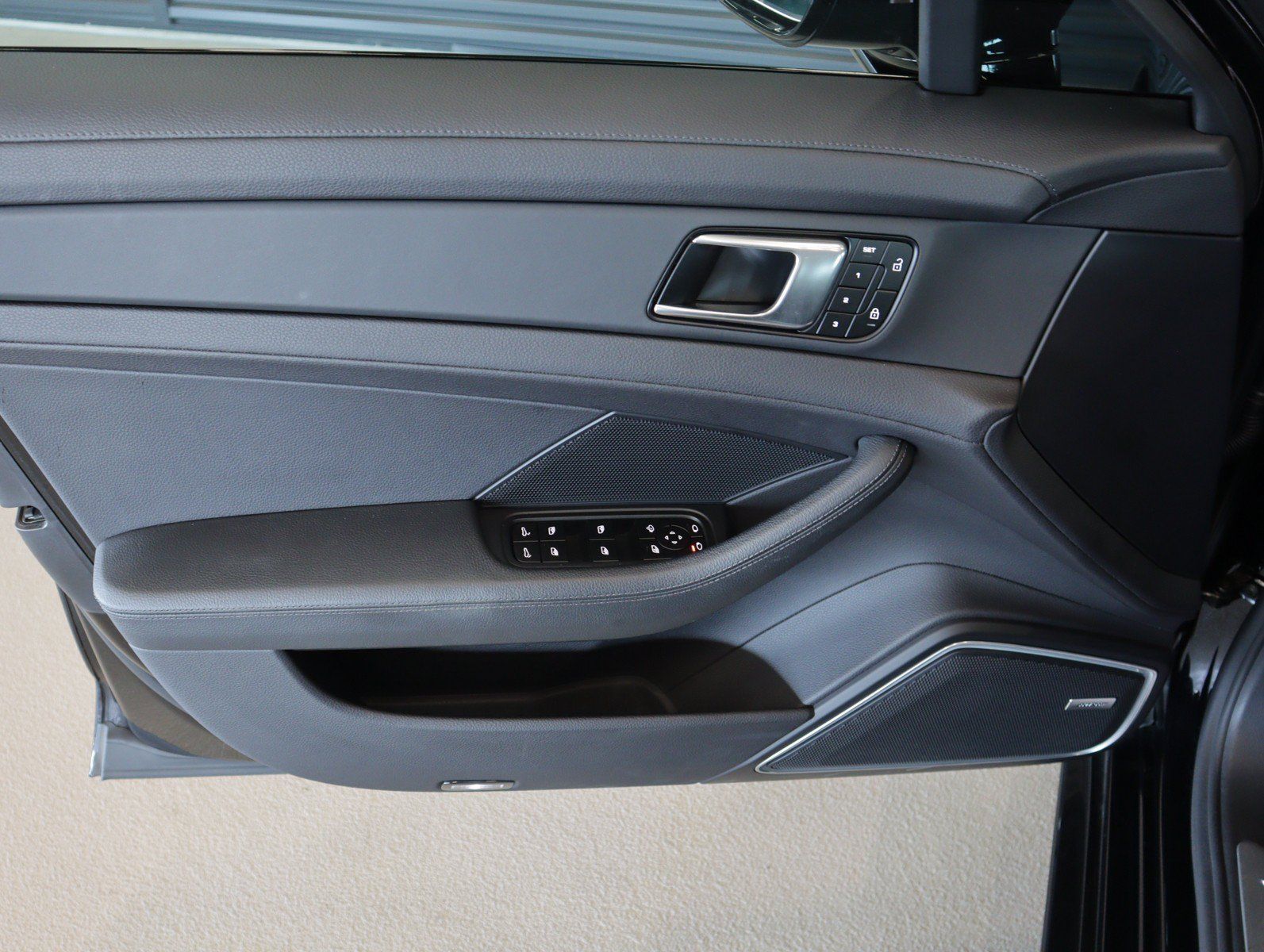 Certified 2023 Porsche Panamera Platinum Edition w/ Assistance Package RWD image 25