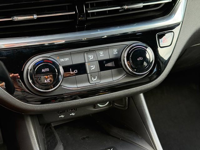 Used 2025 Buick Envista Sport Touring w/ Convenience II Package FWD image 22