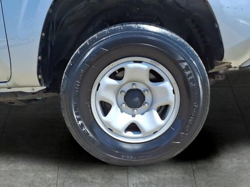 Used 2020 Toyota Tacoma SR AWD/4WD image 9