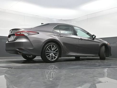 Used 2021 Toyota Camry XLE FWD image 32
