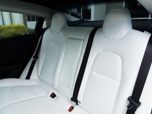 Used 2021 Tesla Model 3 Long Range image 18