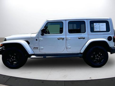 Used 2023 Jeep Wrangler Unlimited Sahara AWD/4WD image 5
