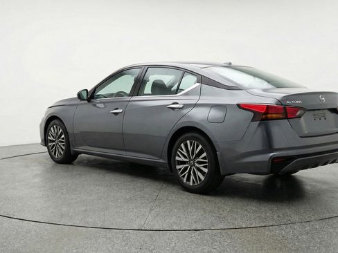 Used 2025 Nissan Altima 2.5 SV image 6