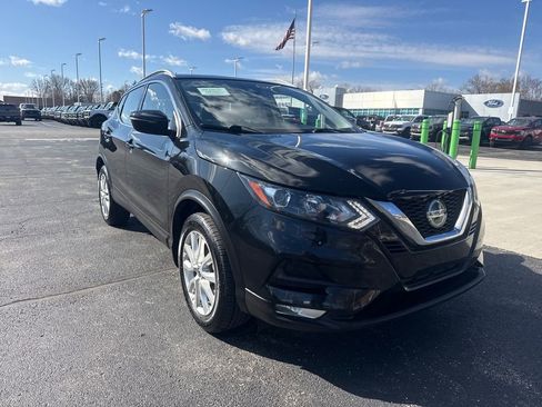 Used 2021 Nissan Rogue Sport SV image 4