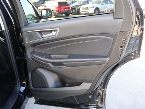 Used 2024 Ford Edge Titanium image 12