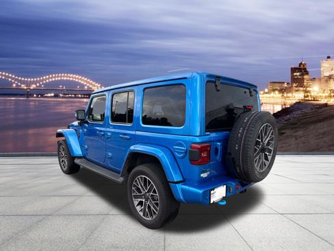 Used 2022 Jeep Wrangler Unlimited Sahara AWD/4WD image 3