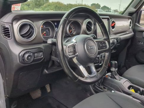 Used 2020 Jeep Wrangler Unlimited Sahara image 18