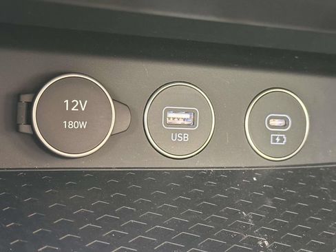 Used 2025 Genesis G70 2.5T RWD image 33