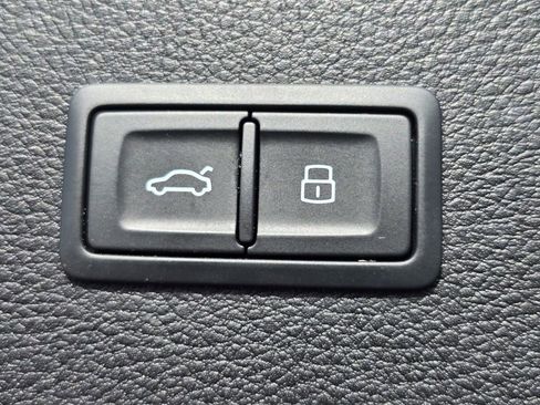 Used 2023 Audi Q5 2.0T Premium w/ Convenience Package image 15