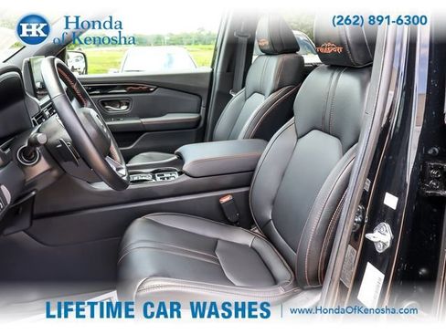 Certified 2025 Honda Pilot TrailSport image 9