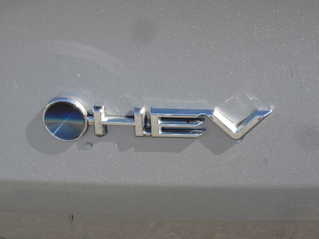 Certified 2025 Toyota Sienna XLE FWD image 9
