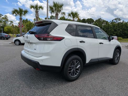 Used 2024 Nissan Rogue S AWD/4WD image 4