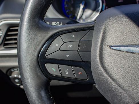 Used 2020 Chrysler Pacifica Touring-L Plus w/ S Appearance Package FWD image 23