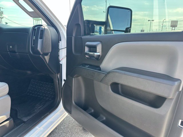 Used 2018 Chevrolet Silverado 1500 Custom w/ Custom Value Package AWD/4WD image 11