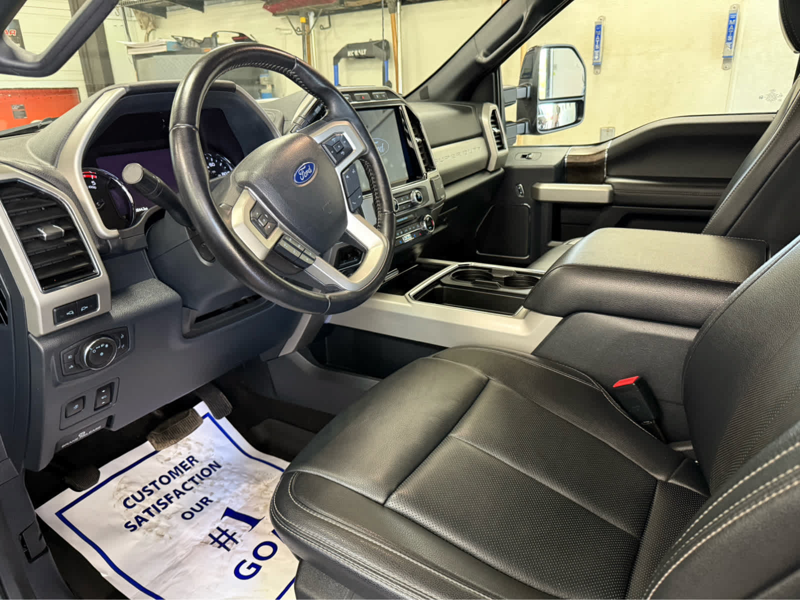 Used 2022 Ford F250 Lariat w/ Lariat Ultimate Package AWD/4WD image 9