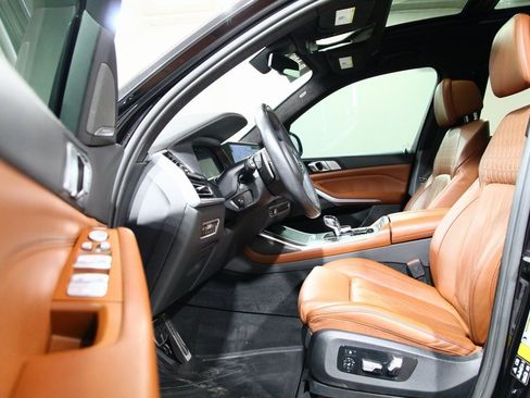 Used 2022 BMW X7 M50i w/ Executive Package image 19