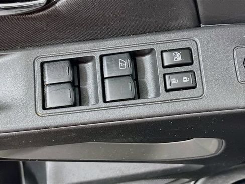 Used 2024 Nissan Frontier SV w/ SV Convenience Package RWD image 18