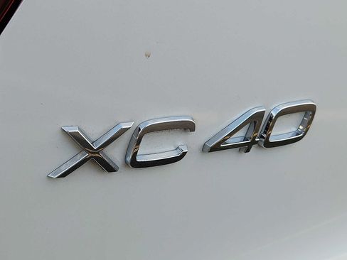 Used 2025 Volvo XC40 B5 Ultra w/ Protection Package Premier image 27