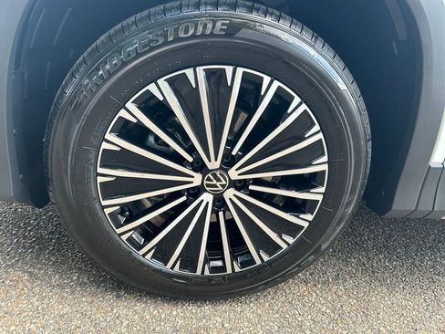 Used 2025 Volkswagen Tiguan S w/ 18" Wheel Package FWD image 11