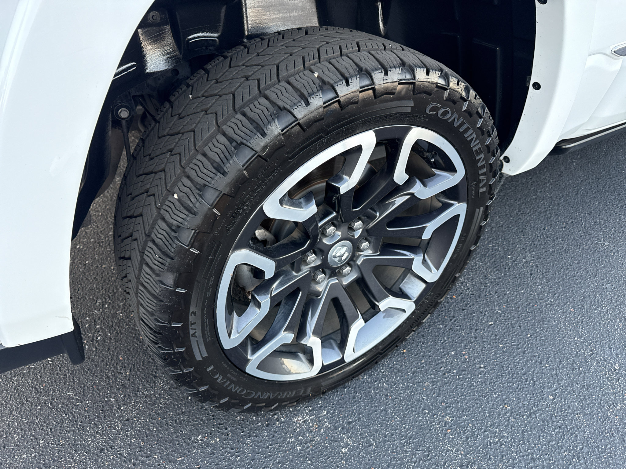 Used 2025 RAM 1500 Limited AWD/4WD image 9