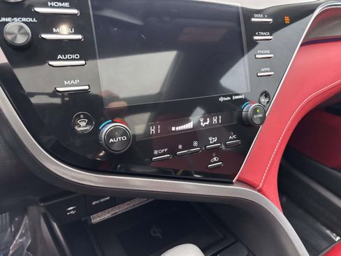 Used 2018 Toyota Camry XSE image 23